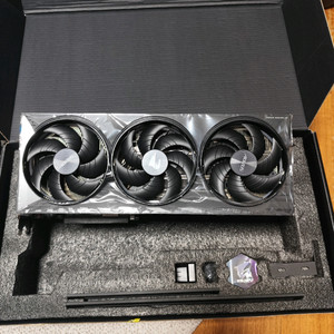 9070xt 어로스 엘리트 팝니다