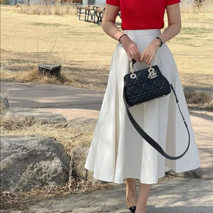 오뮤-절개 플레어 스커트