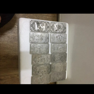 12간지 동물들이 각각이 있는 백동문진 12개