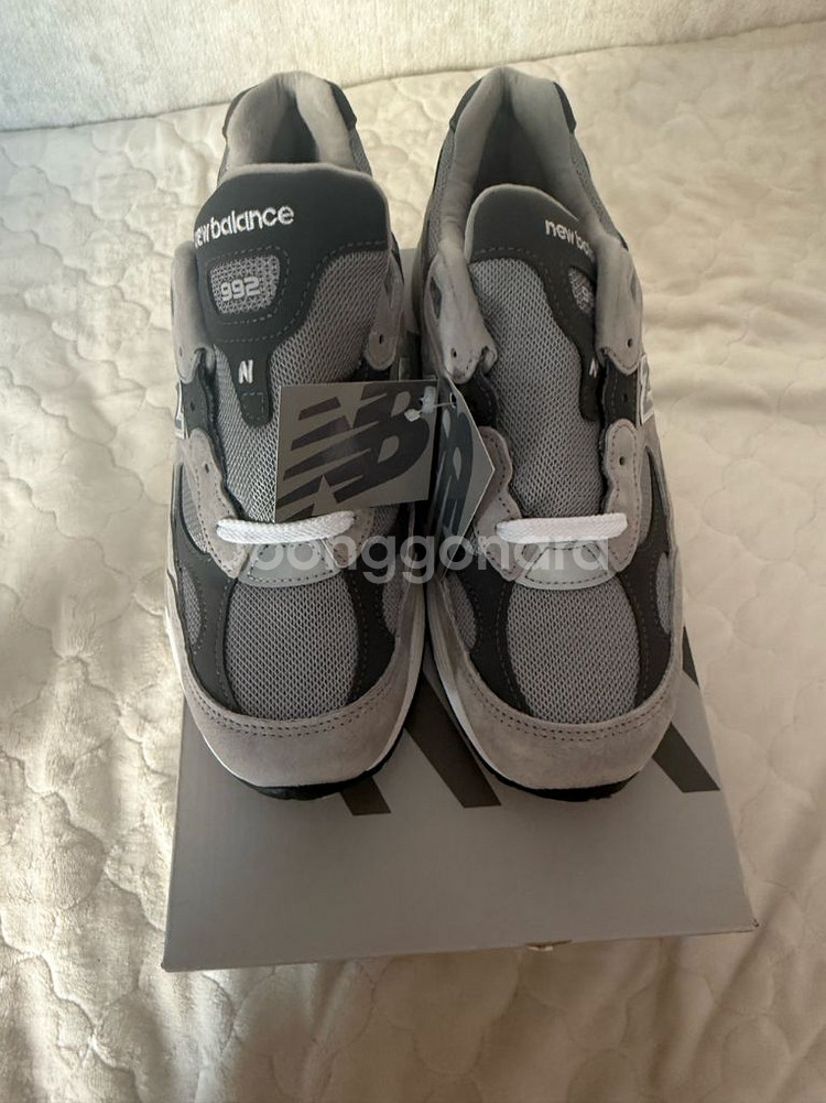 뉴발란스 992 그레이 정품 8사이즈 판매합니다.--0