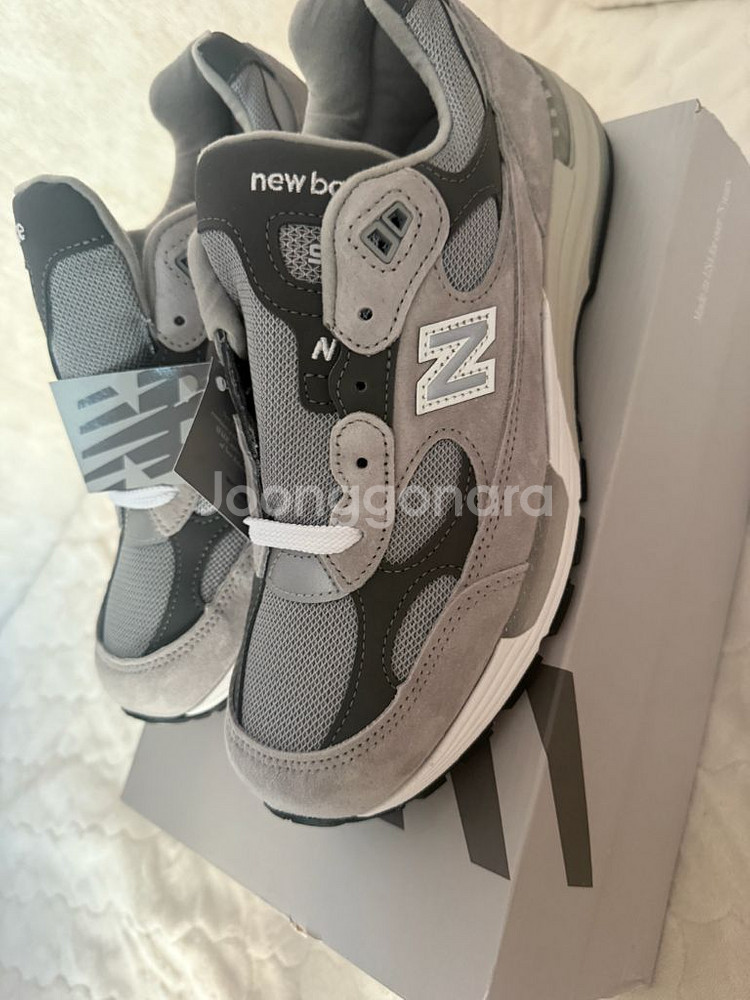 뉴발란스 992 그레이 정품 8사이즈 판매합니다.--1