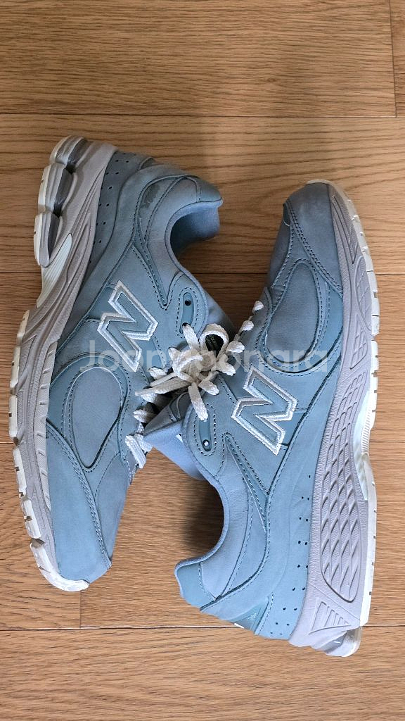 New Balance x Kith 2002R 285--1