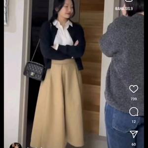 나이브실루엣 쇼메 핀턱 스커트 베이지 S