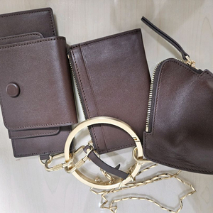 새상품 오소이 뱅글링 브라운 가방팝니다.