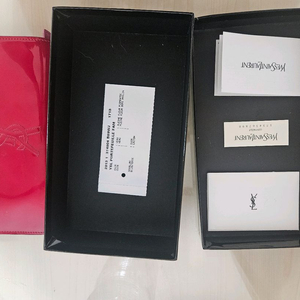(정품) 입생로랑 핑크색 여성 장지갑팝니다.
