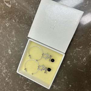 디올 정품 귀걸이