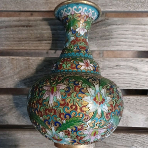 섬세한 칠보 꽃무늬가 아름다운 동태 화병