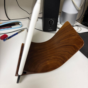 Yohann 아이패드 프로 스탠드(월넛)