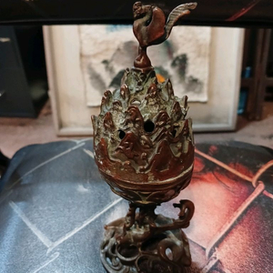 섬세하게 만들어진 닭 장식이 돋보이는 백제 고분 출토