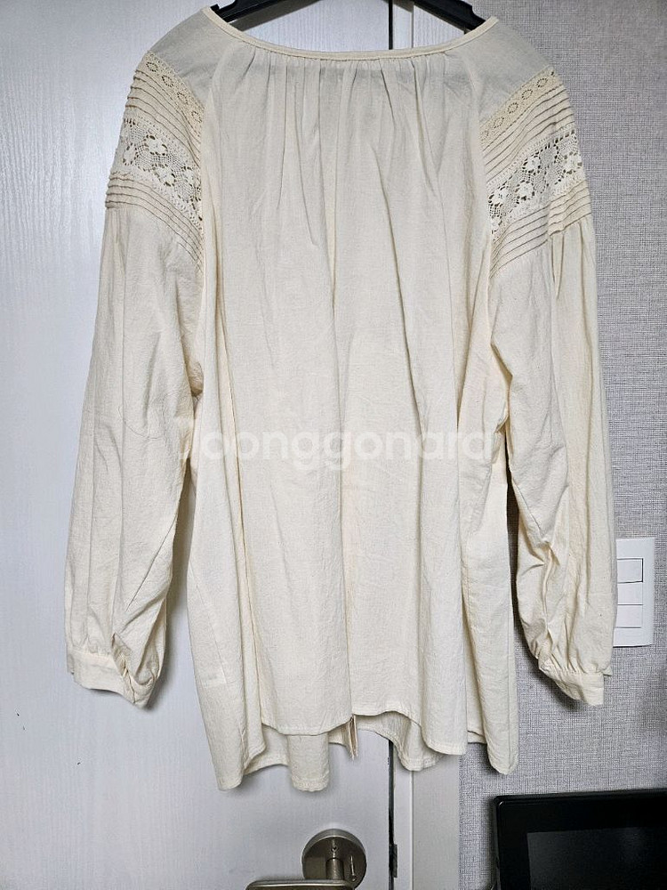 레이스 루즈핏 블라우스--7