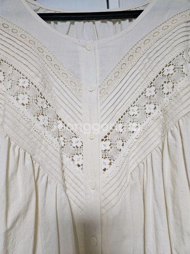 레이스 루즈핏 블라우스--6