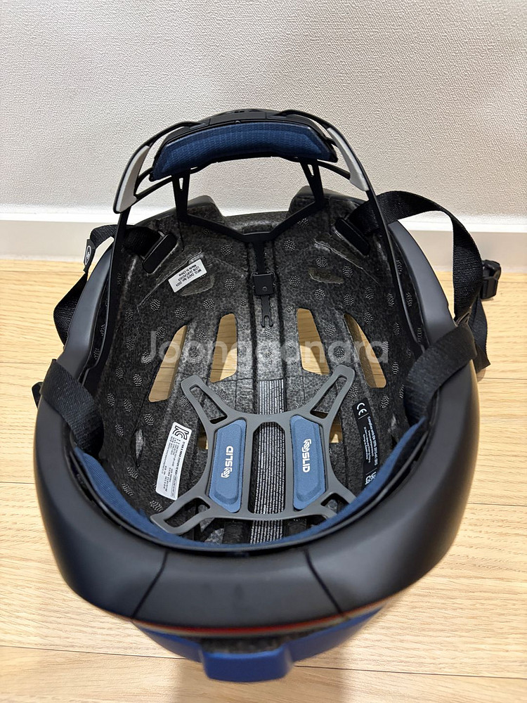 아이벡스 3 자전거 헬멧 팝니다.--2