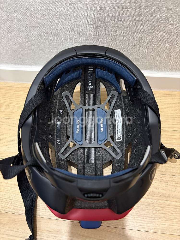 아이벡스 3 자전거 헬멧 팝니다.--3