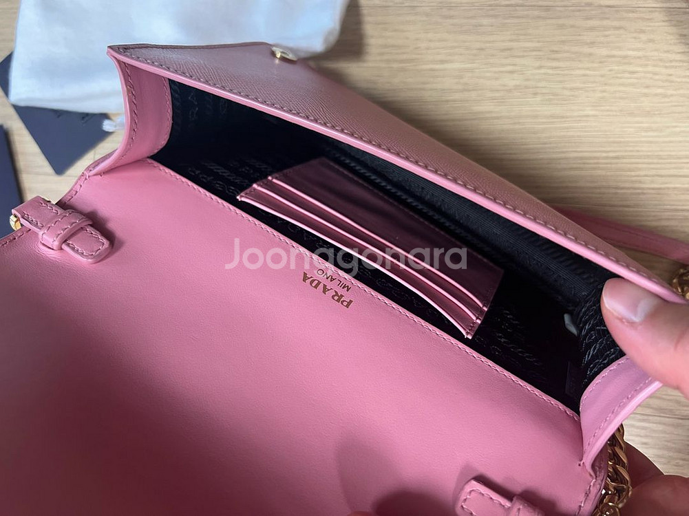 프라다 사피아노가죽 숄더백--7