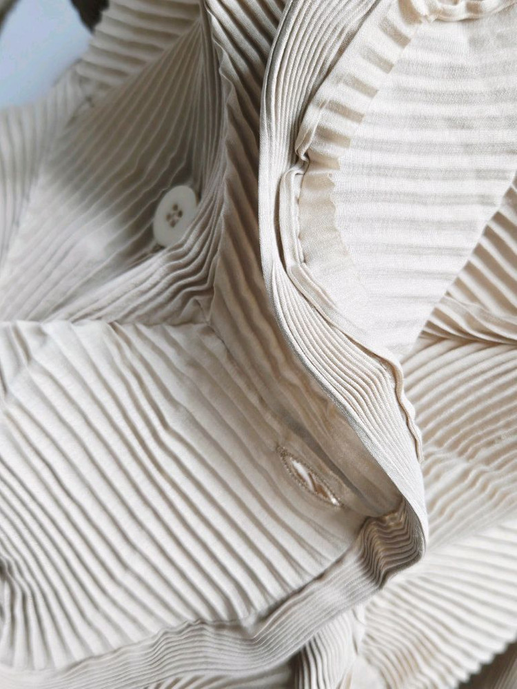 플리츠플리즈 주름 장식 자켓 베이지--3