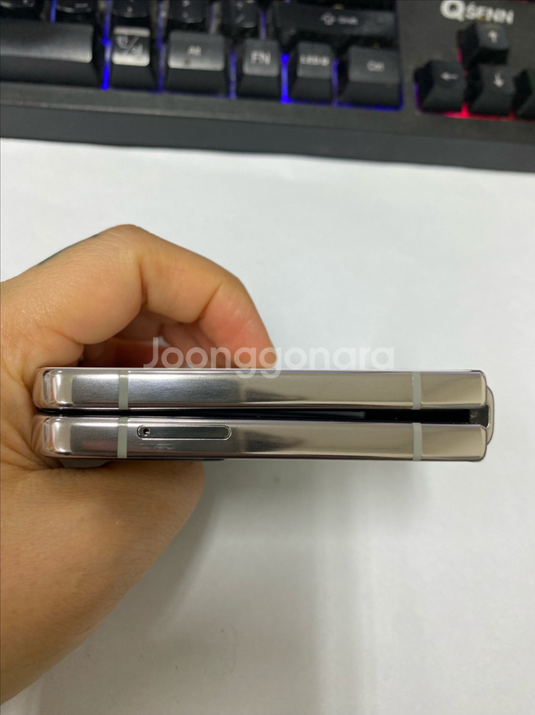 갤럭시Z플립4 외관깔끔 화이트 256GB--6