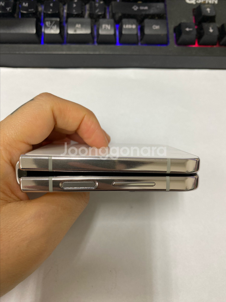 갤럭시Z플립4 외관깔끔 화이트 256GB--8