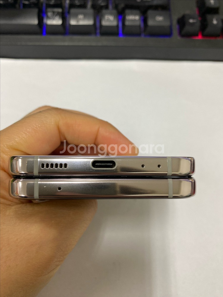 갤럭시Z플립4 외관깔끔 화이트 256GB--9