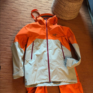 아크테릭스 러쉬 자켓, 빕팬츠 세트판매합니다