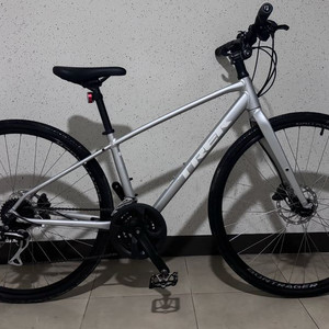 하이브리드 자전거 트렉 FX2