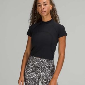 룰루레몬 스위프틀리 모크넥 크롭티 2사이즈