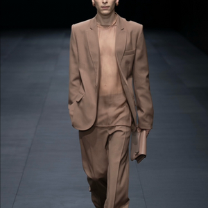 발렌티노 시어 수트 셋업