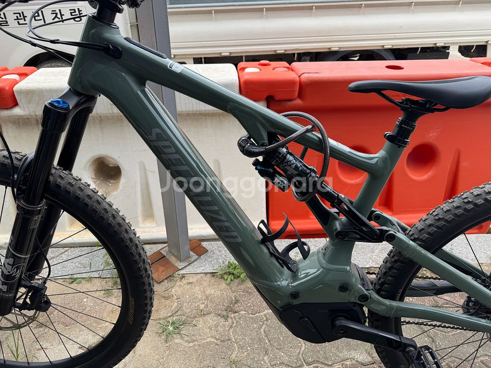 스페셜라이즈드 터보리보콤프 알로이 신품급 판매합니다.--3