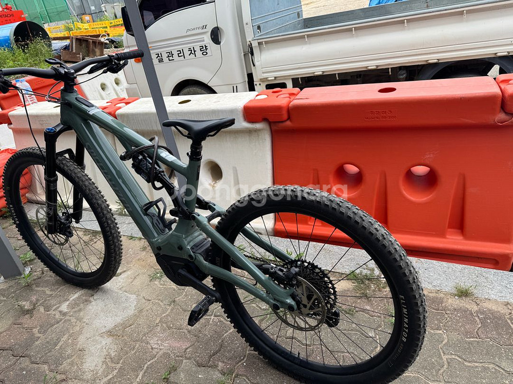 스페셜라이즈드 터보리보콤프 알로이 신품급 판매합니다.--0