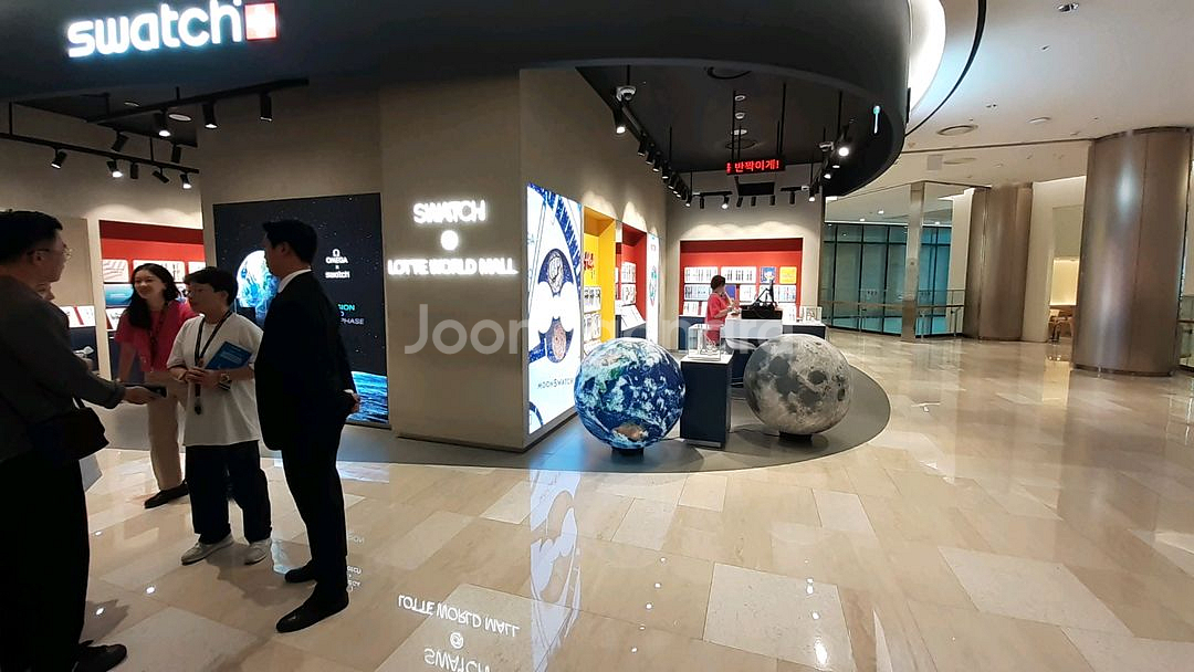스와치 오메가 스누피 헌터스문(손가락)--2