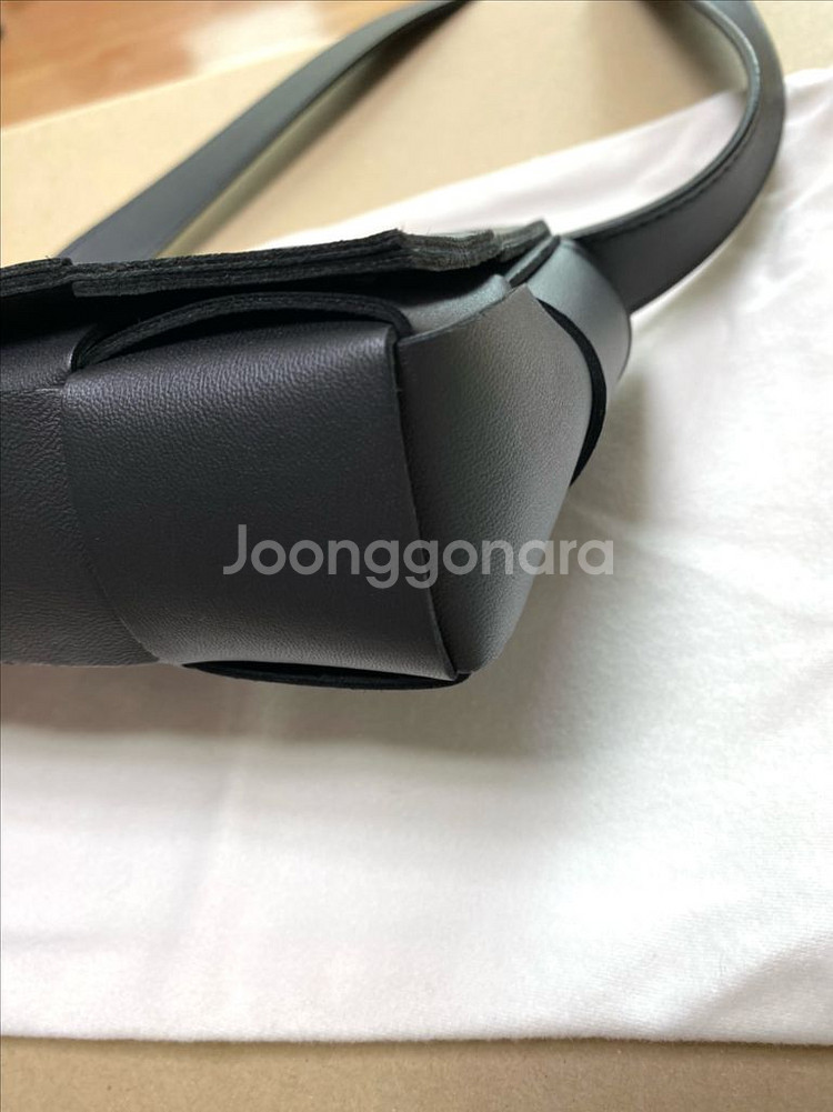 보테가베네타 벨트 카세트백 블랙--5