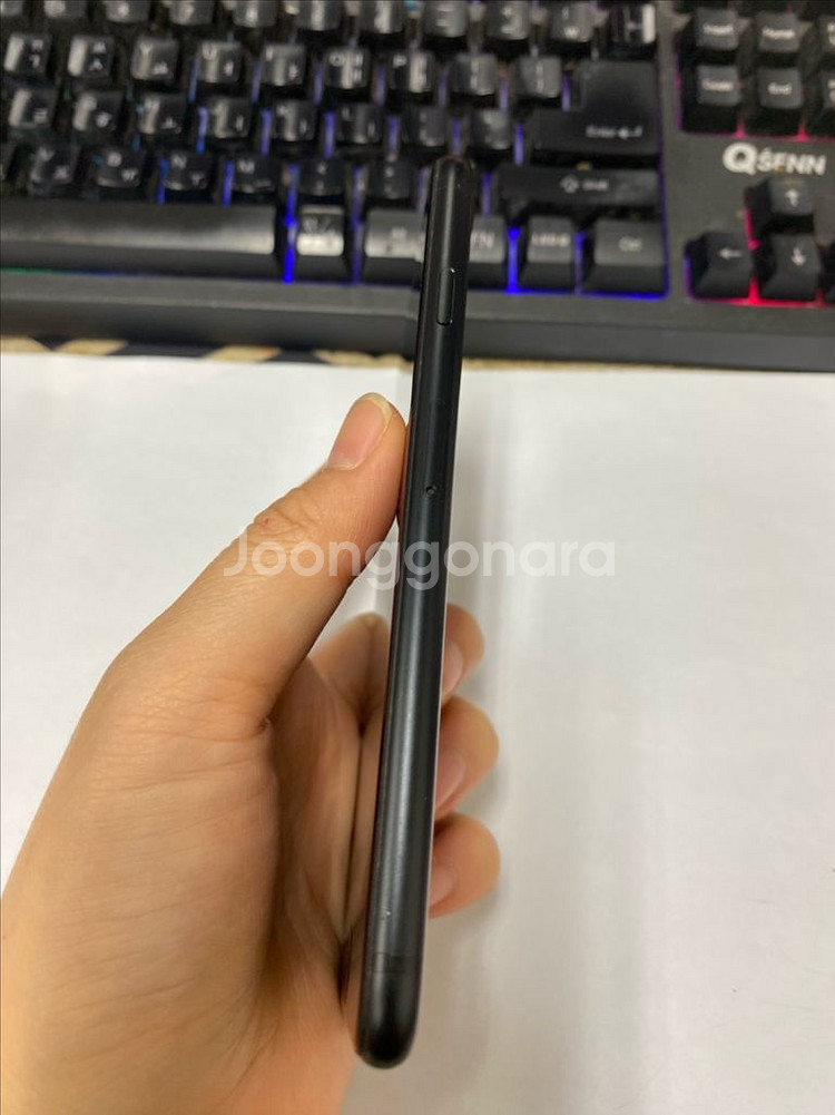 아이폰SE2 블랙 SS급 128GB 무잔상 대량가능--5