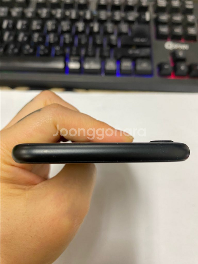 아이폰SE2 블랙 SS급 128GB 무잔상 대량가능--3