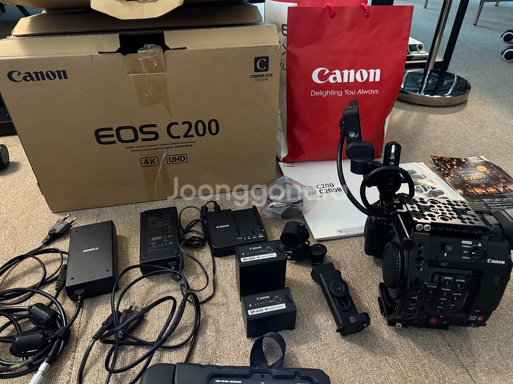 캐논 C200 시네마 4K 카메라 +케이지,추가배터리--1