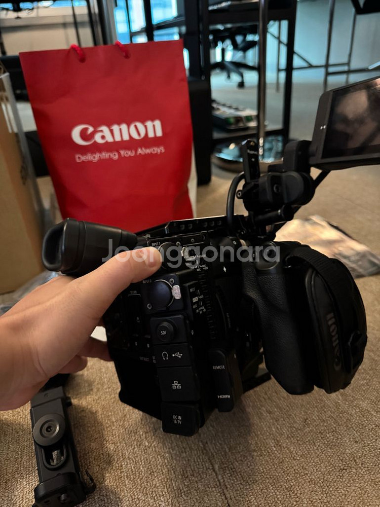 캐논 C200 시네마 4K 카메라 +케이지,추가배터리--3
