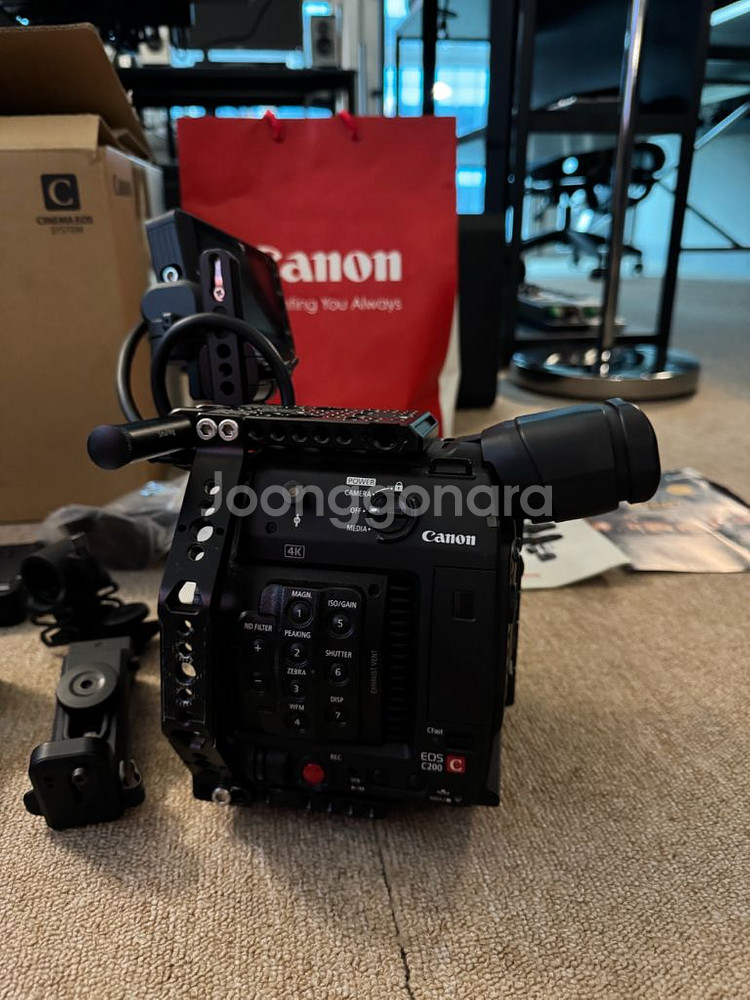 캐논 C200 시네마 4K 카메라 +케이지,추가배터리--2