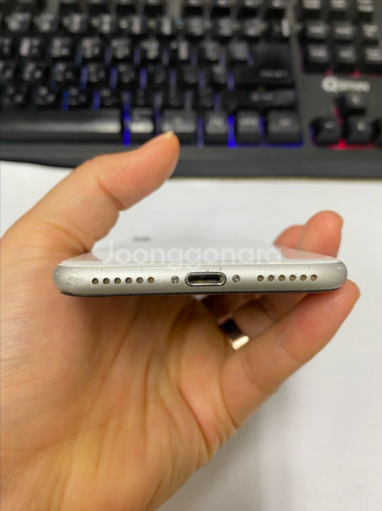 아이폰SE2 화이트 128GB 무잔상 대량가능--6