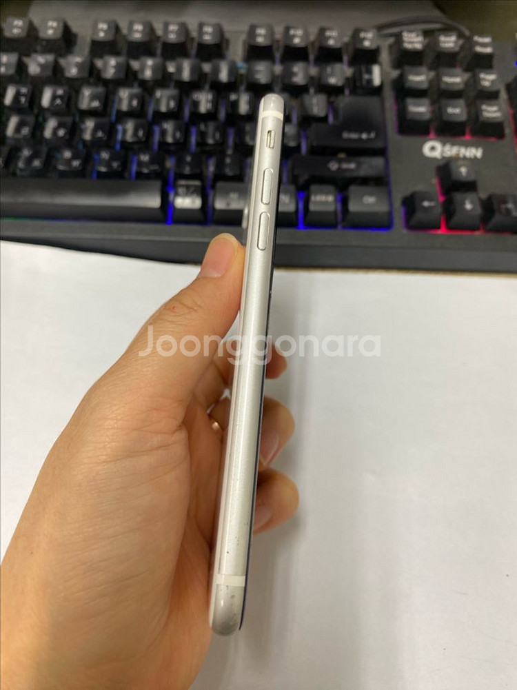 아이폰SE2 화이트 128GB 무잔상 대량가능--4