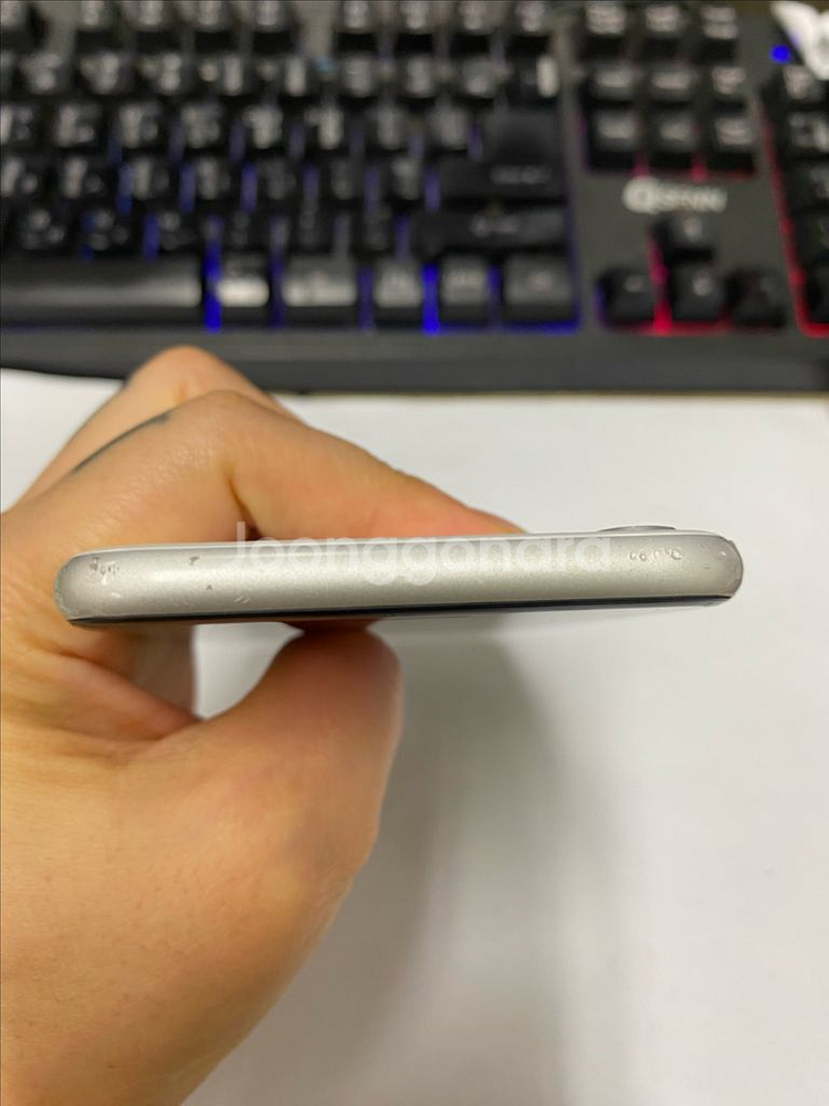 아이폰SE2 화이트 128GB 무잔상 대량가능--3