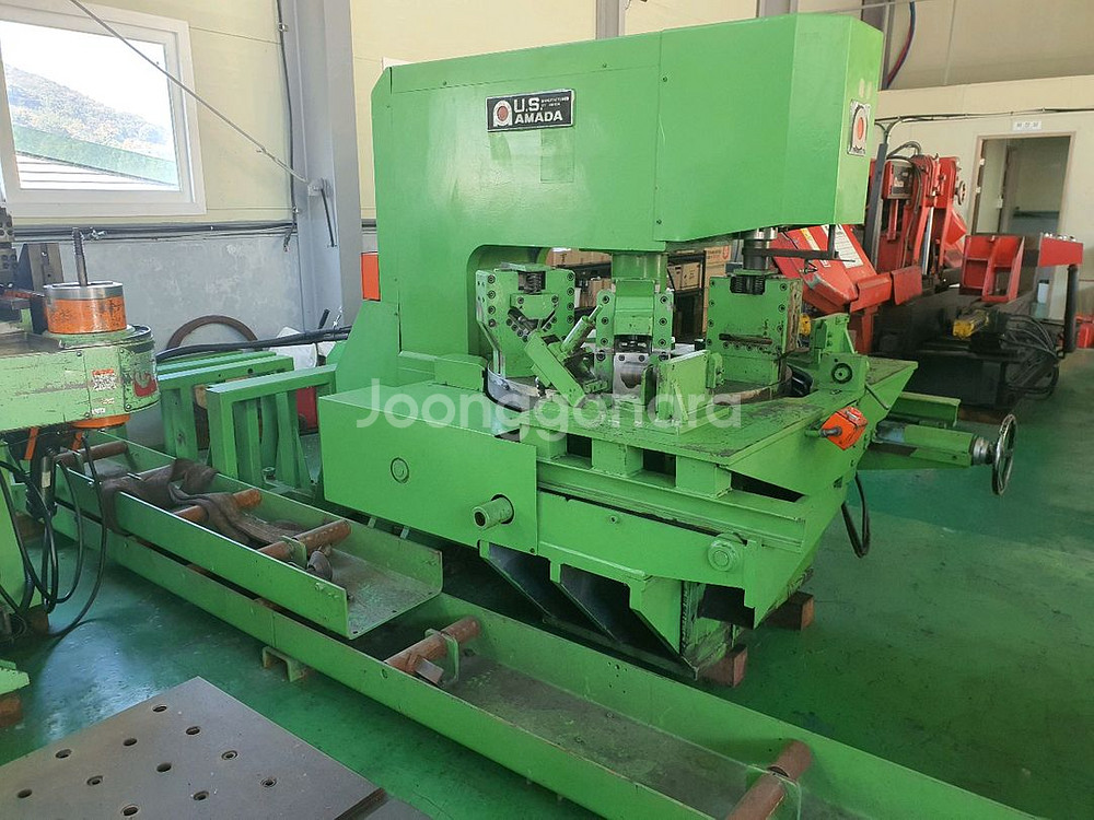 AMADA 아이언워커 IW-60 60톤--1