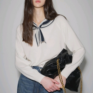 랑방 캐시미어 블렌드 스트라이프 타이 스트랩 니트 탑