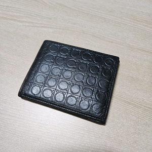 페라가모 간치니 남성 반지갑 저렴하게 팝니다