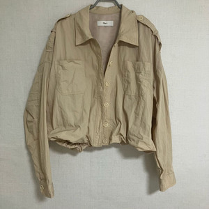 Mu:l 베이지색 크롭 셔츠 자켓