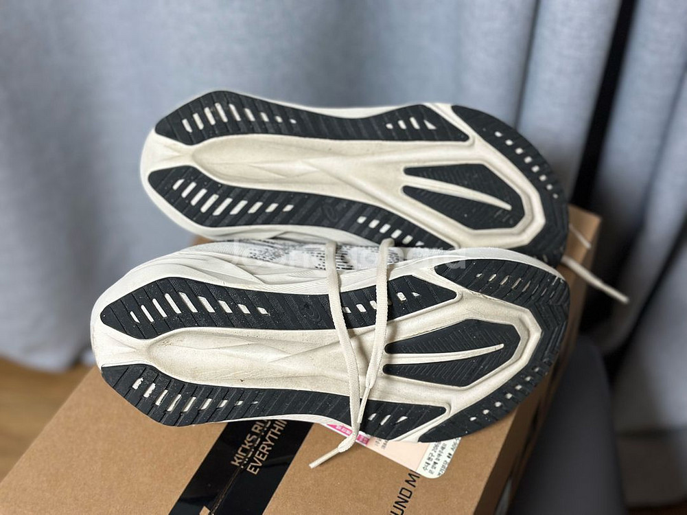 아식스 노바블라스트5 오트밀 255--2