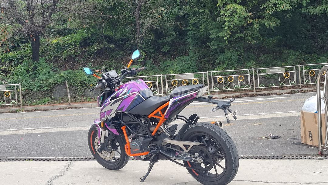 ktm 듀크 duke 125 19년식/2만대키로수/투채--4