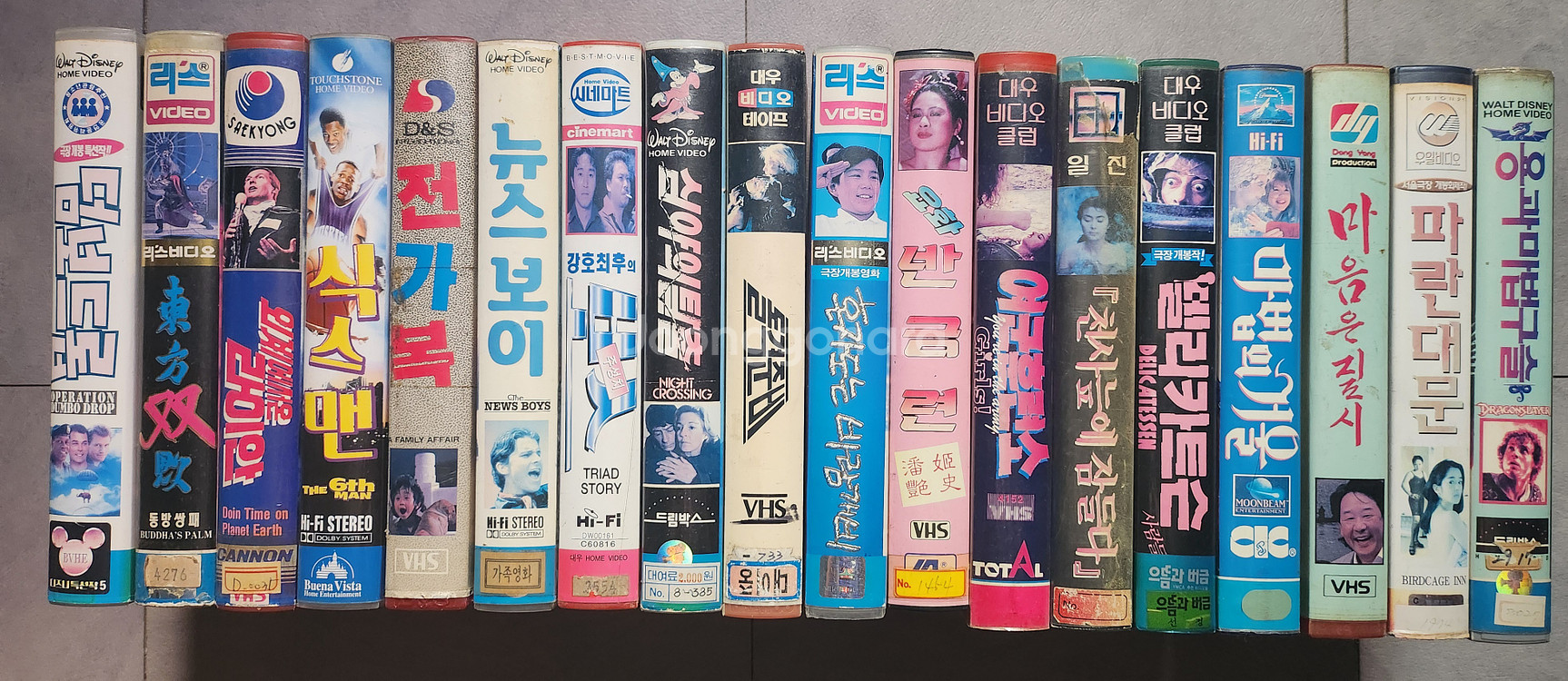 영화, 만화 비디오테이프 105개--1