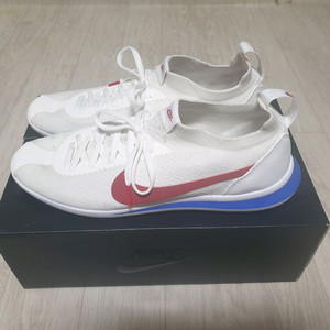 나이키 코르테즈 플라이니트285 AA2029 100