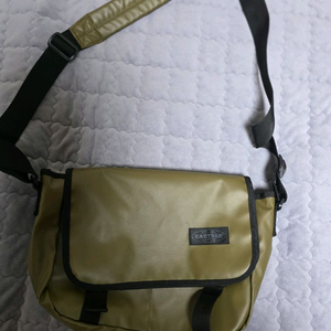 이스트팩 메신저백 TARP