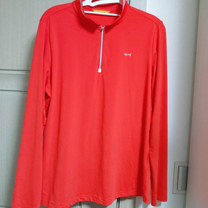 루이 카스텔 긴팔 티셔츠 사이즈는 105