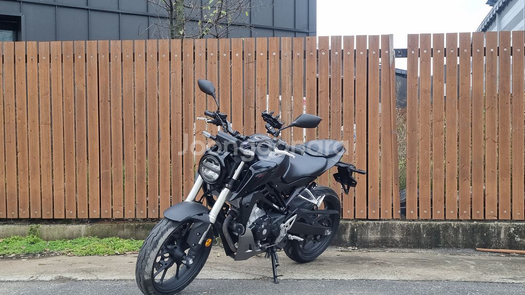 혼다 cb125r 20년식/블랙컬려/1만대키로수/급--2