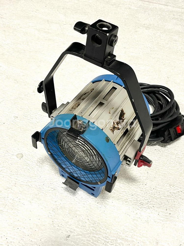 필름기어 텅스텐 2kw + 600w 프레즈넬 팝니다.--4